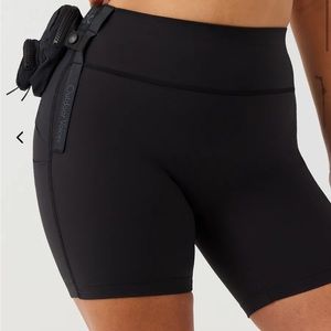 Outdoor voices 6” snack shorts